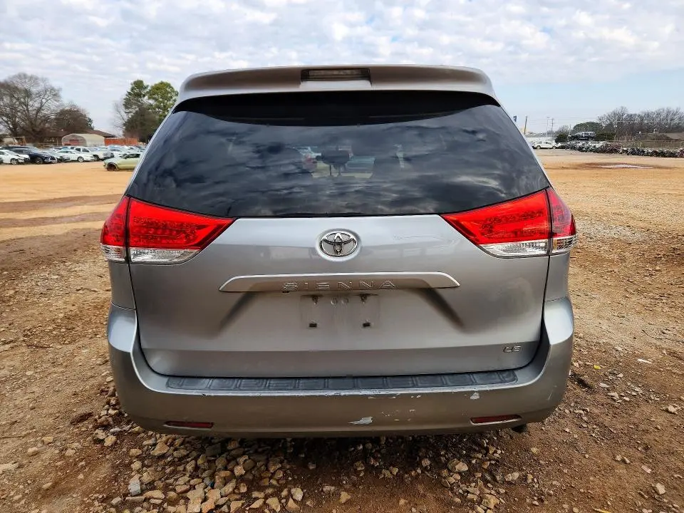 2011 TOYOTA SIENNA LE  