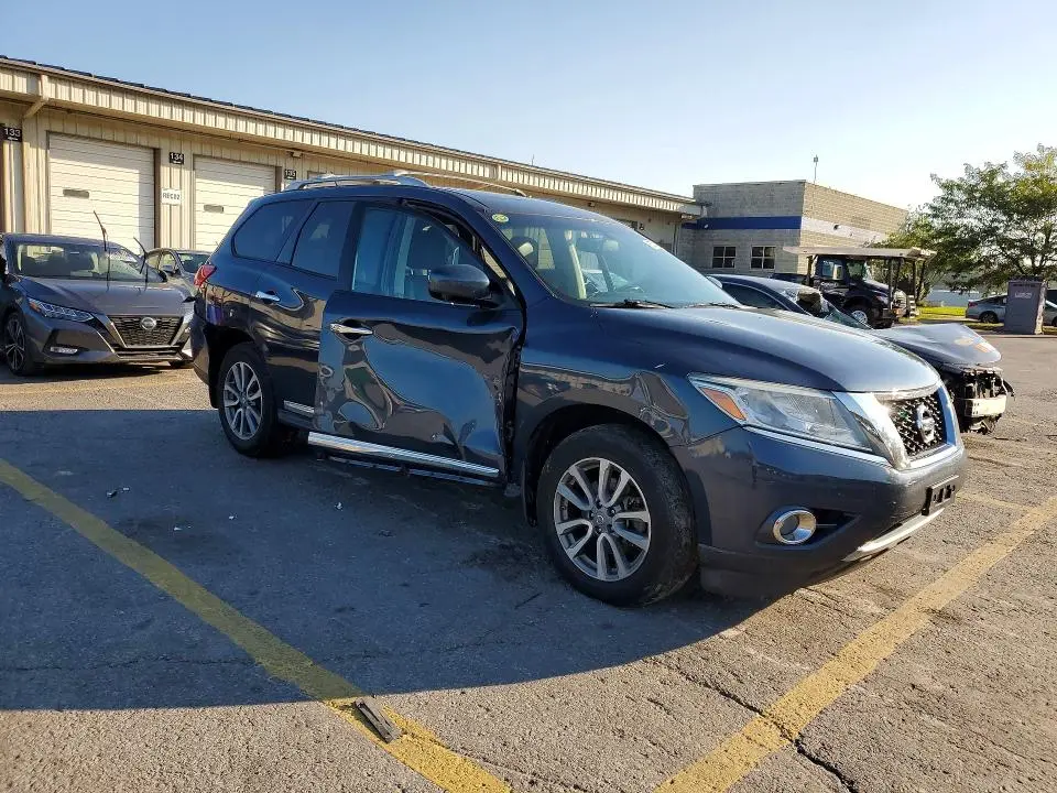 2016 NISSAN PATHFINDER SL  