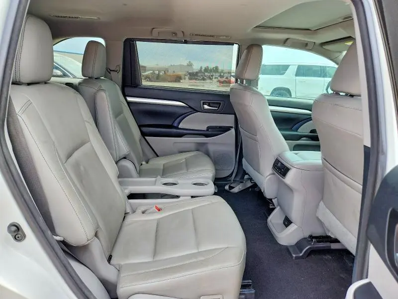 2017 TOYOTA HIGHLANDER XLE  
