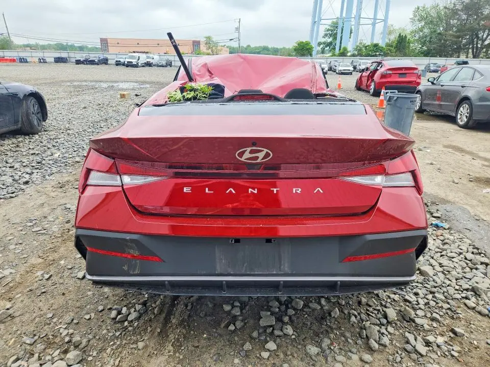 2024 HYUNDAI ELANTRA SE  