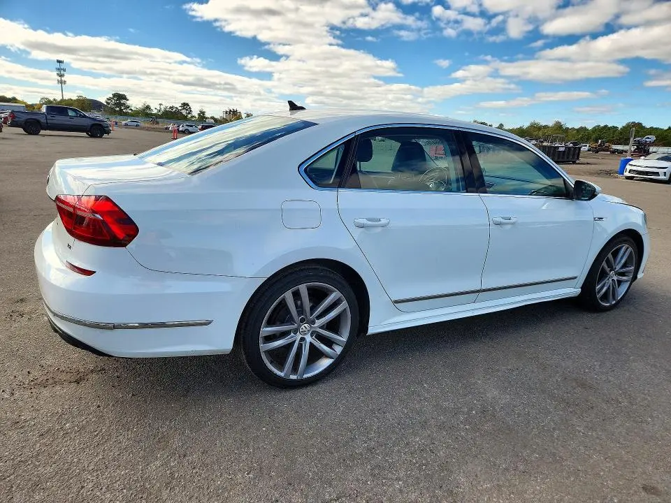 2017 VOLKSWAGEN PASSAT   