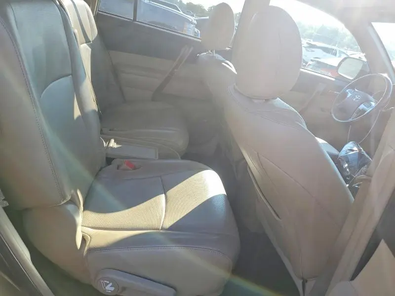 2013 TOYOTA HIGHLANDER LIMITED  