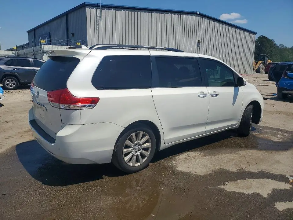 2013 TOYOTA SIENNA LIMITED 7-PASSENGER  
