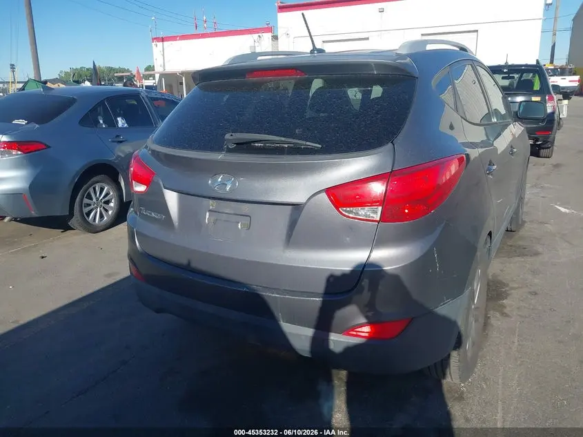 2015 HYUNDAI TUCSON SE