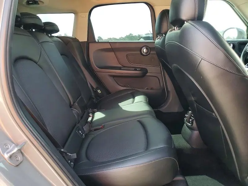 2017 MINI COOPER   