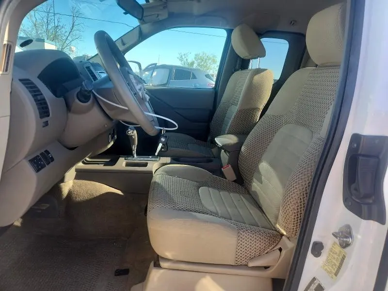 2017 NISSAN FRONTIER SV  