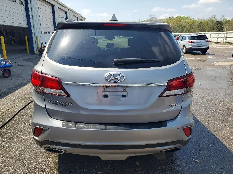 2018 HYUNDAI SANTA FE SE  