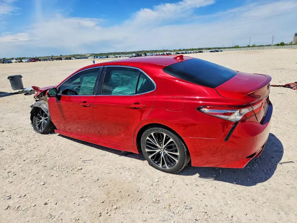 2019 TOYOTA CAMRY SE  