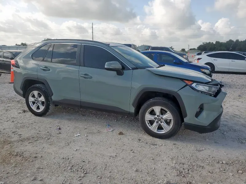2021 TOYOTA RAV4 XLE  
