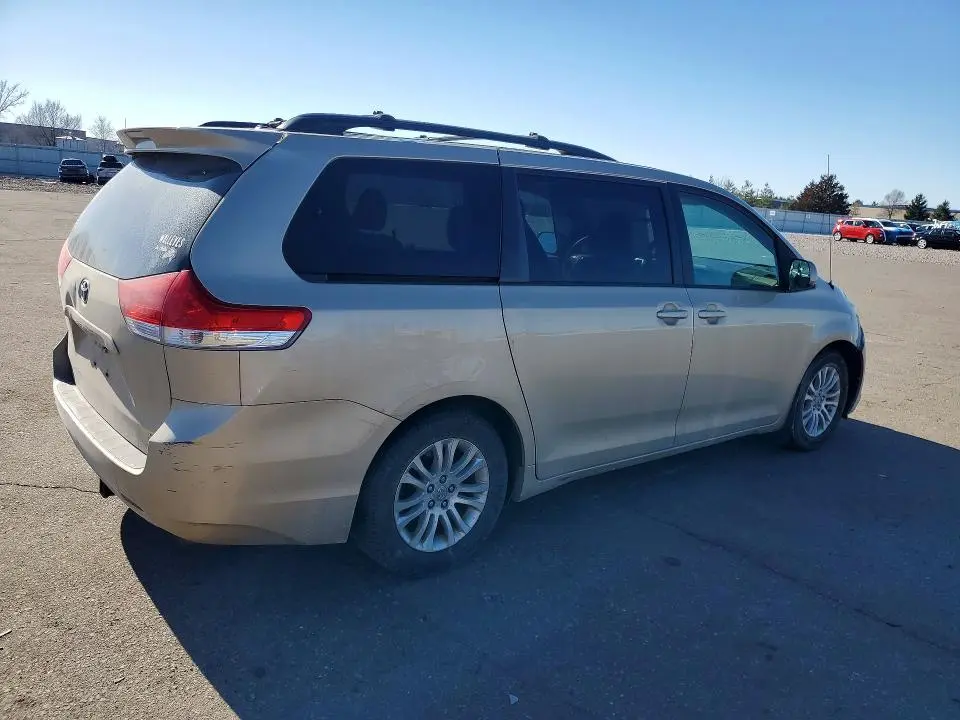 2011 TOYOTA SIENNA XLE  