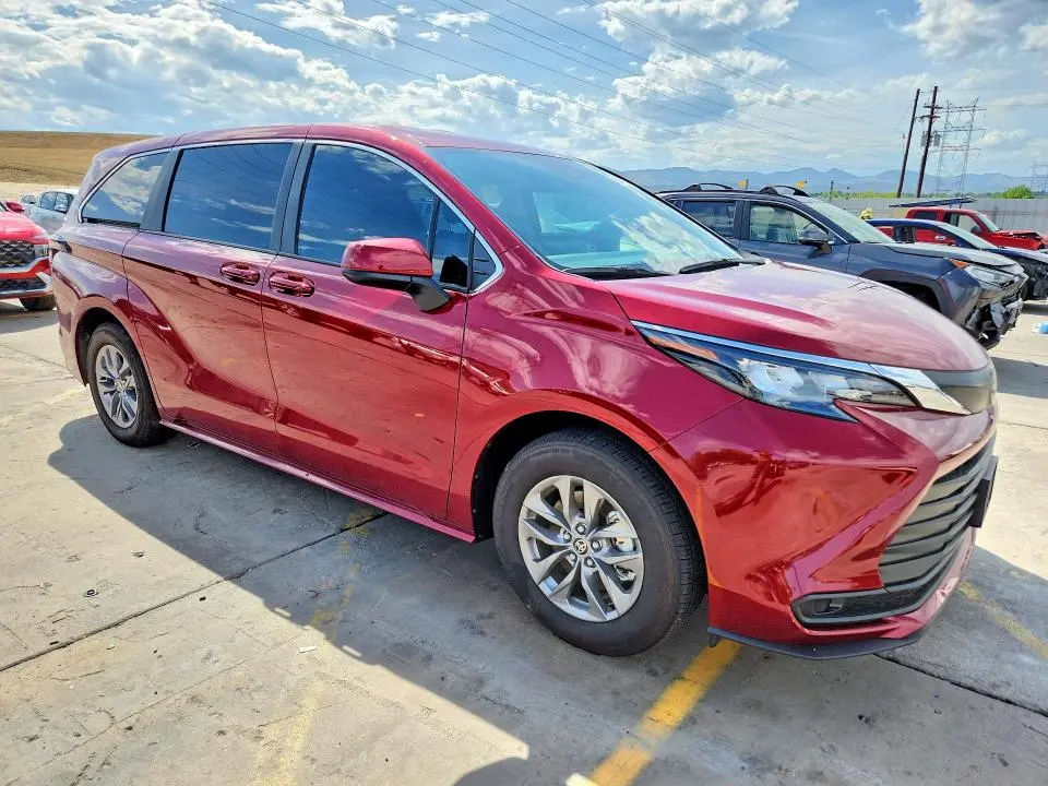 2026 TOYOTA SIENNA LE  