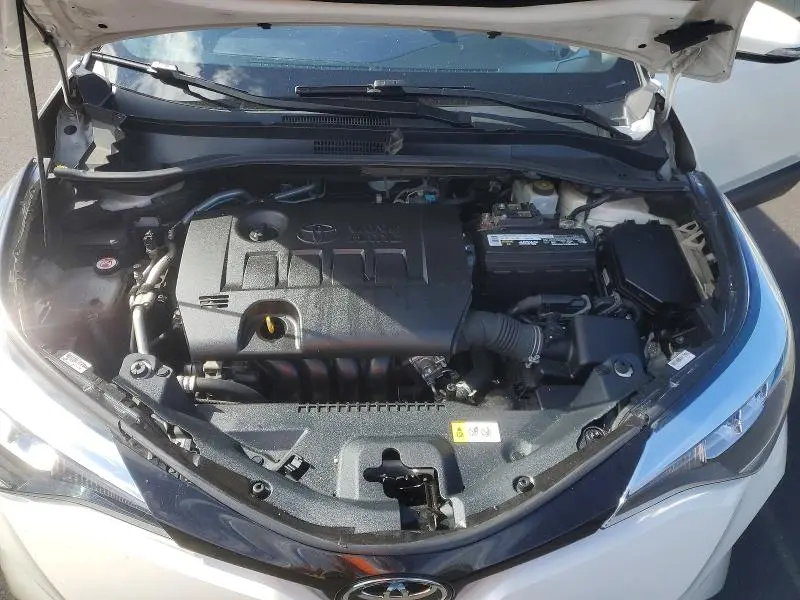 2021 TOYOTA C-HR XLE  