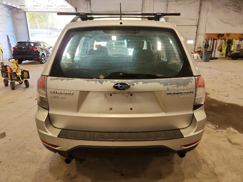 2010 SUBARU FORESTER XS  