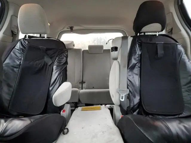 2013 TOYOTA SIENNA LE  