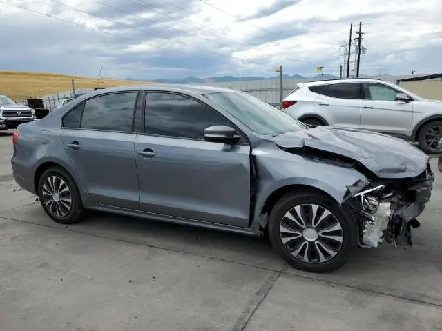 2011 VOLKSWAGEN JETTA SE  