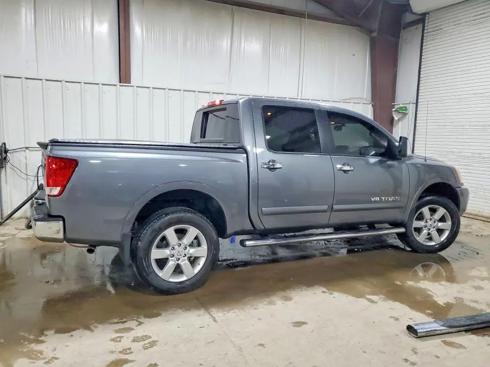 2013 NISSAN TITAN SV  