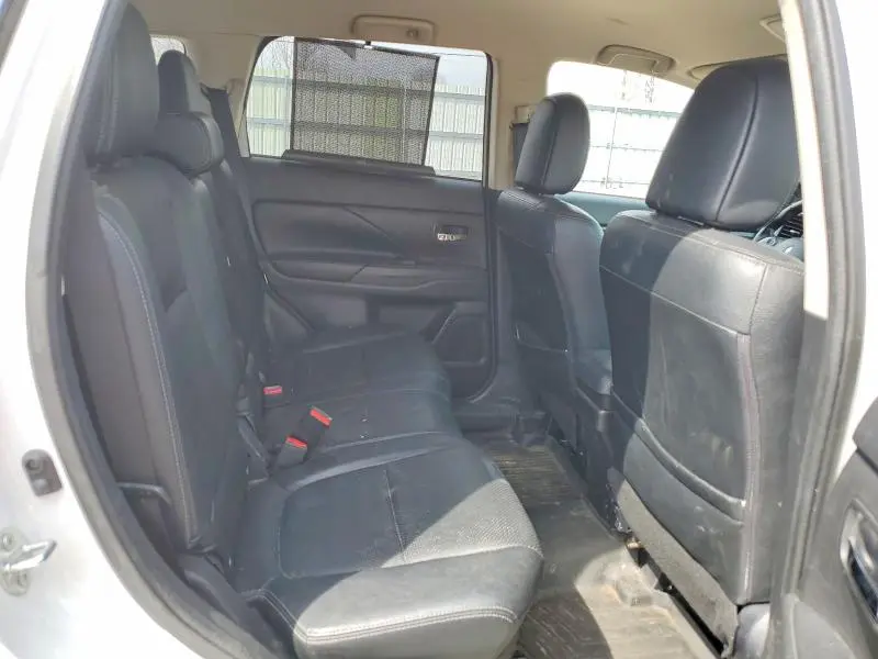 2016 MITSUBISHI OUTLANDER SE  