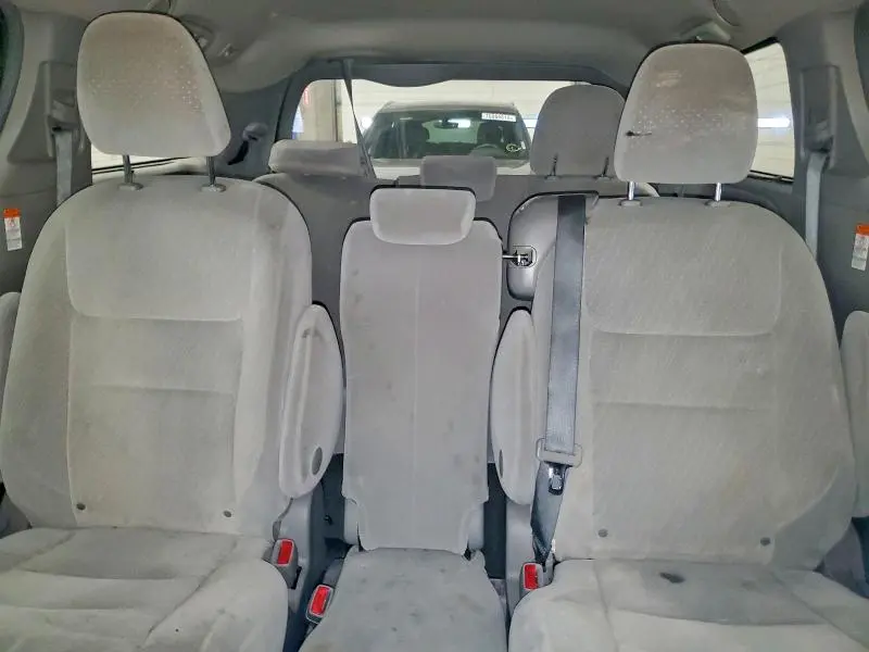 2017 TOYOTA SIENNA LE  