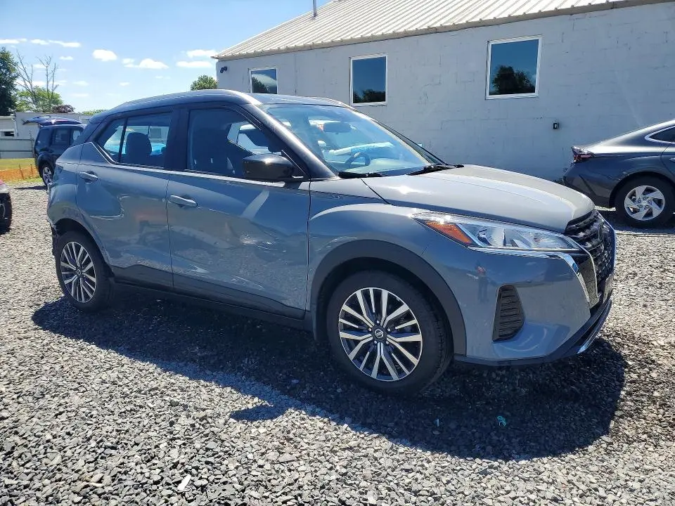 2021 NISSAN KICKS SV  