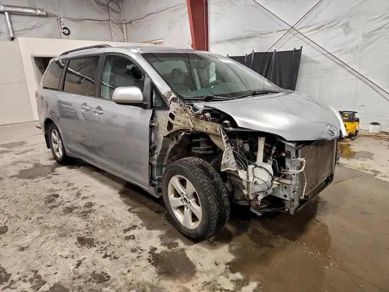 2014 TOYOTA SIENNA LE  