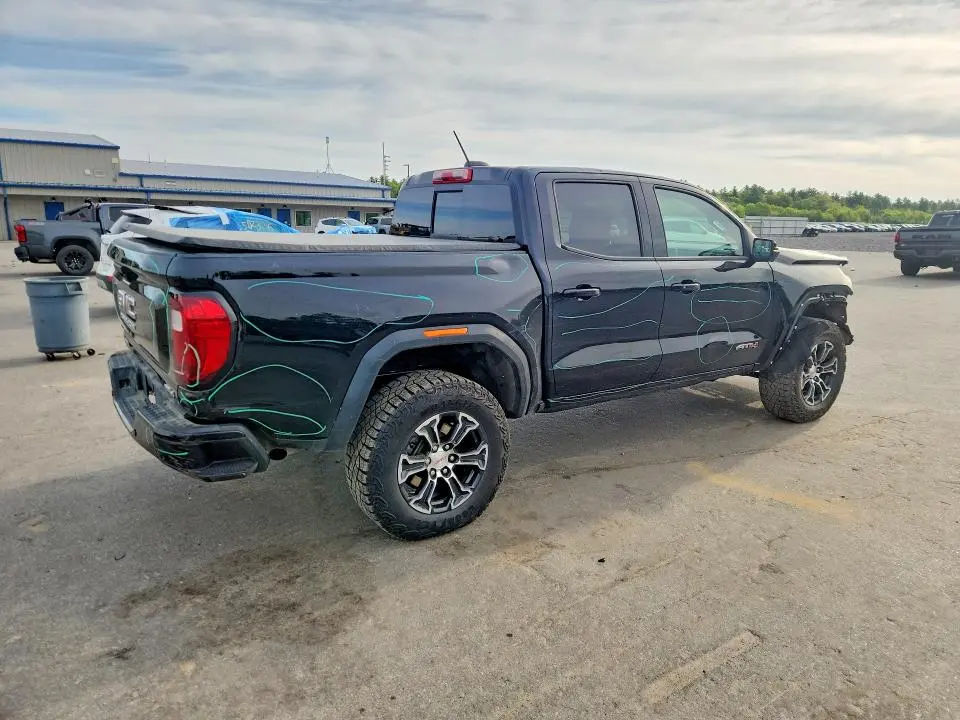 2024 GMC CANYON AT4  