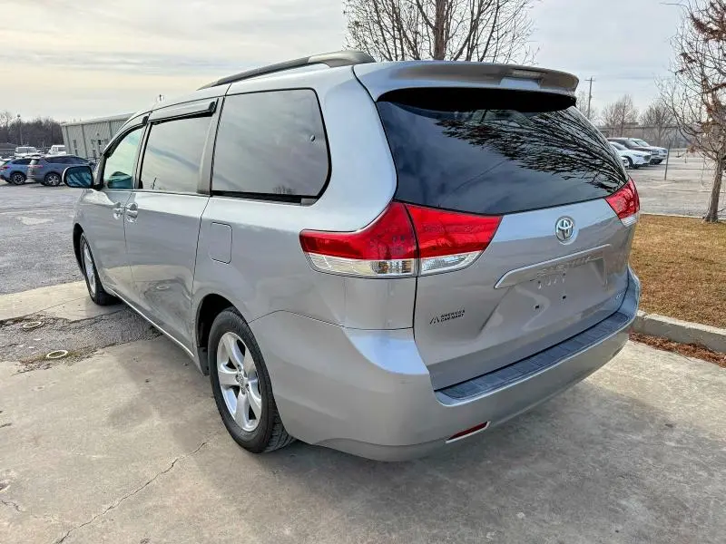 2011 TOYOTA SIENNA LE  