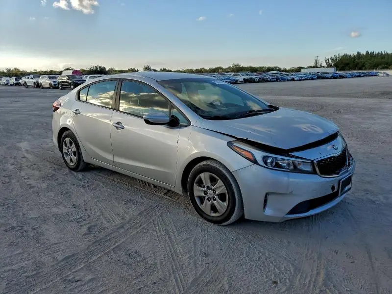 2017 KIA FORTE LX  