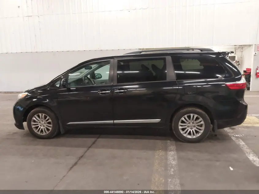 2016 TOYOTA SIENNA XLE 8 PASSENGER