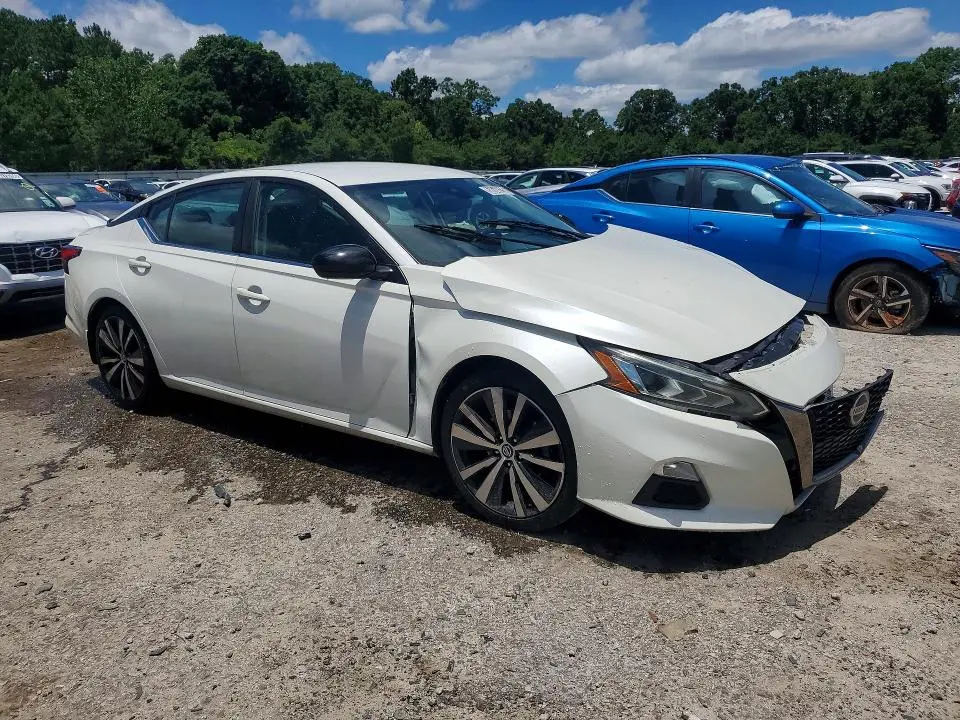 2022 NISSAN ALTIMA SR  
