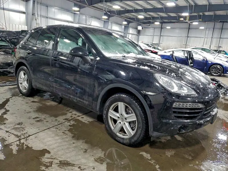 2014 PORSCHE CAYENNE   