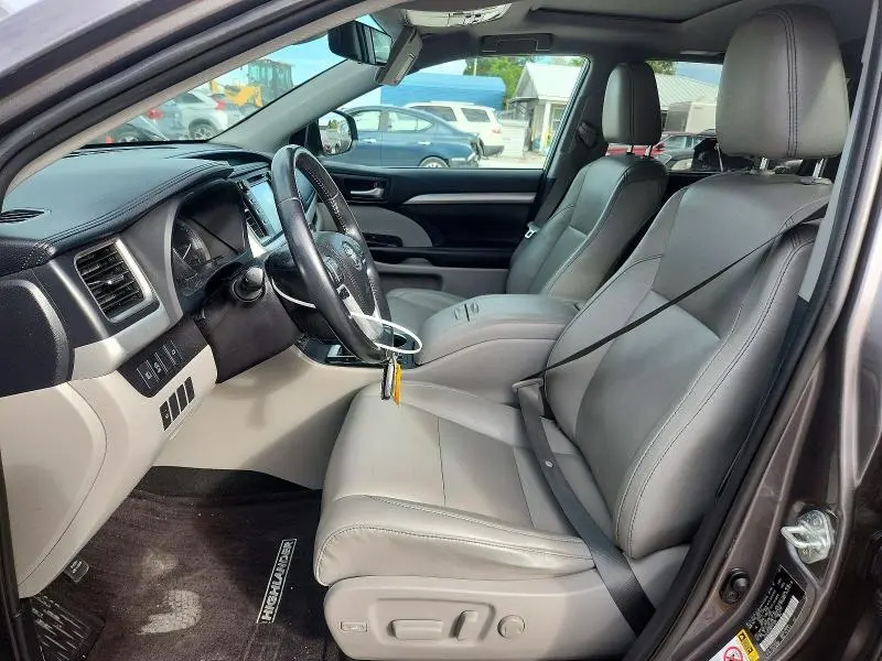 2019 TOYOTA HIGHLANDER XLE  