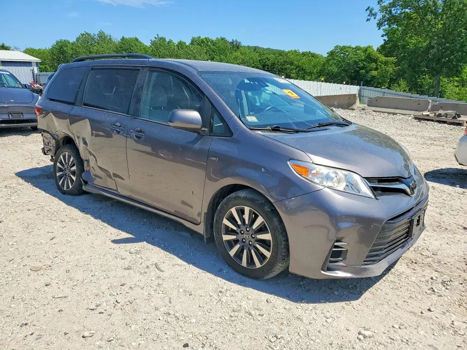 2020 TOYOTA SIENNA LE  