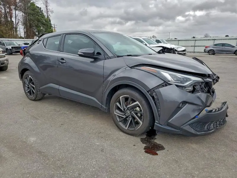 2022 TOYOTA C-HR XLE  