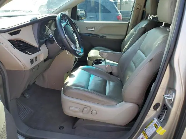 2017 TOYOTA SIENNA XLE  
