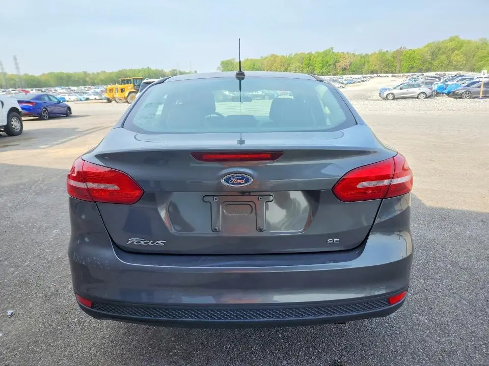 2016 FORD FOCUS SE  