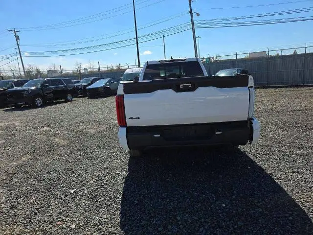 2024 TOYOTA TUNDRA SR  