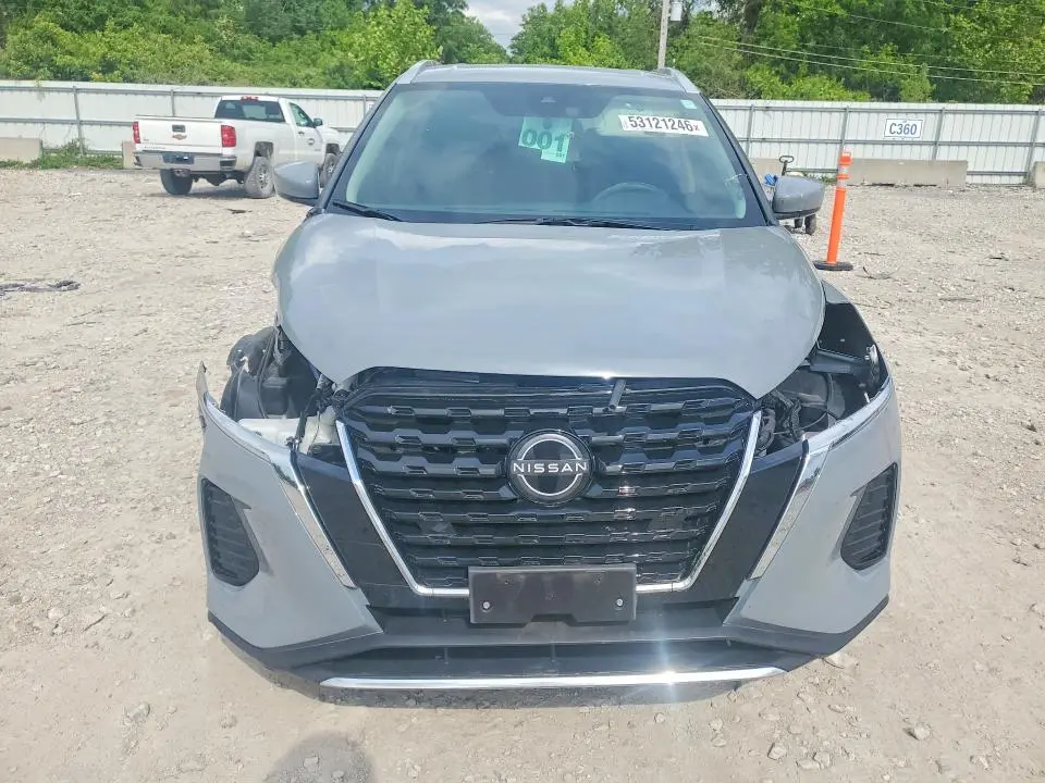 2022 NISSAN KICKS SV  