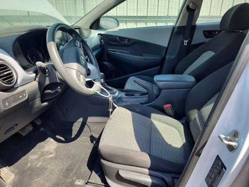 2024 HYUNDAI KONA SE  
