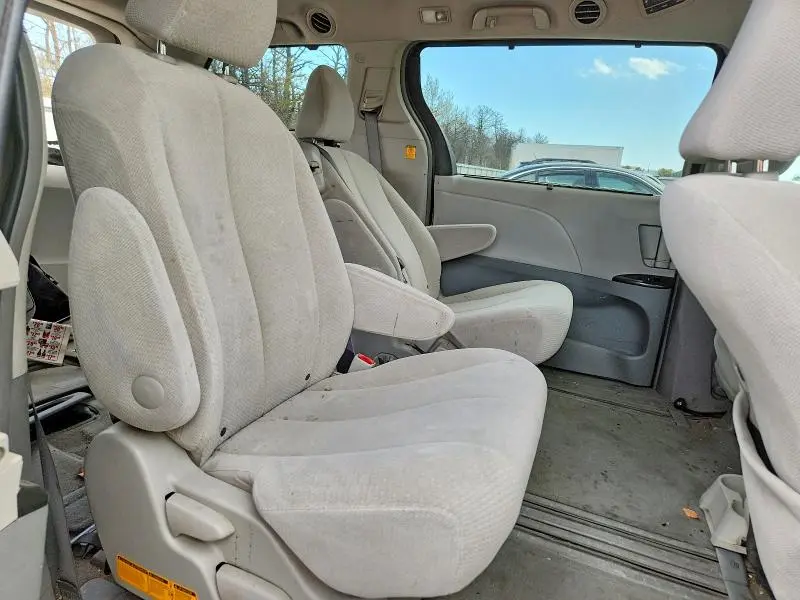 2013 TOYOTA SIENNA   