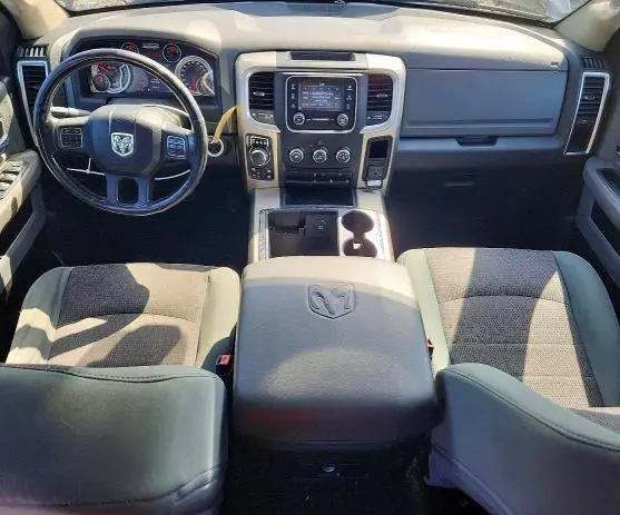 2013 RAM 1500 SLT  