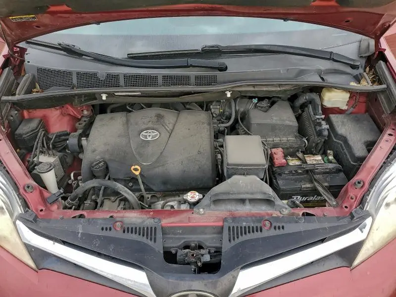 2018 TOYOTA SIENNA LE  