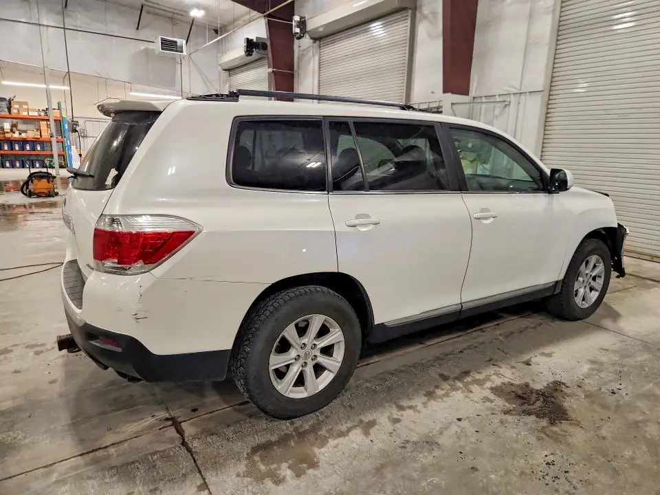 2012 TOYOTA HIGHLANDER SE  