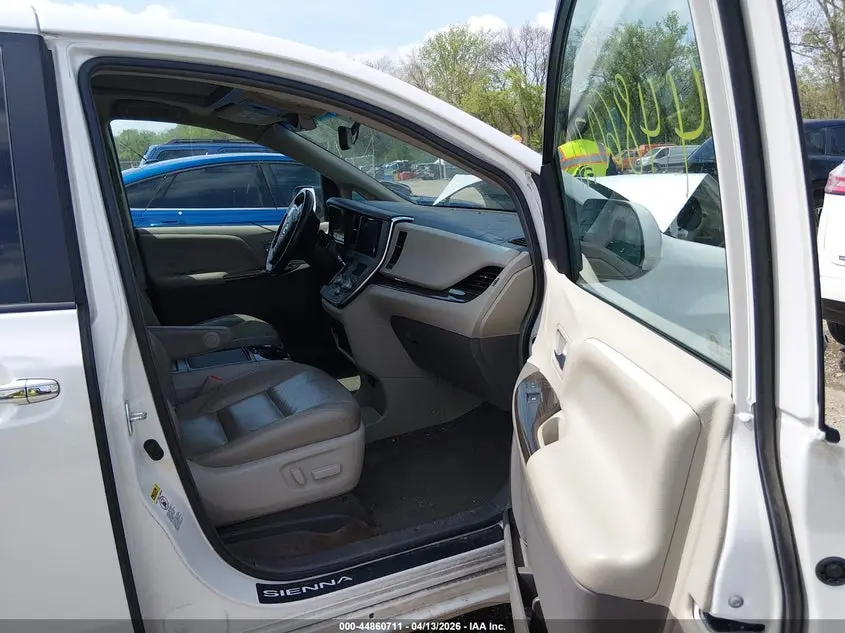 2016 TOYOTA SIENNA XLE PREMIUM 8 PASSENGER