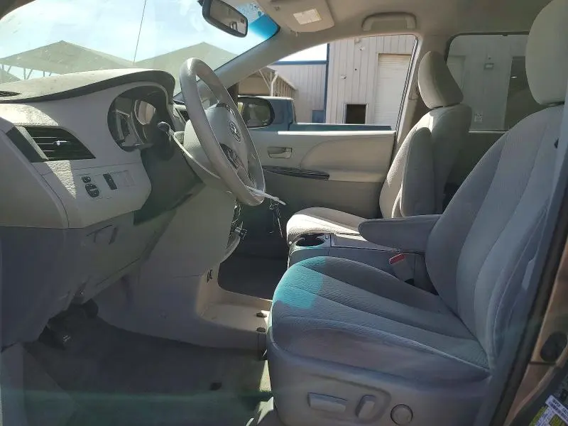 2014 TOYOTA SIENNA LE 8-PASSENGER  