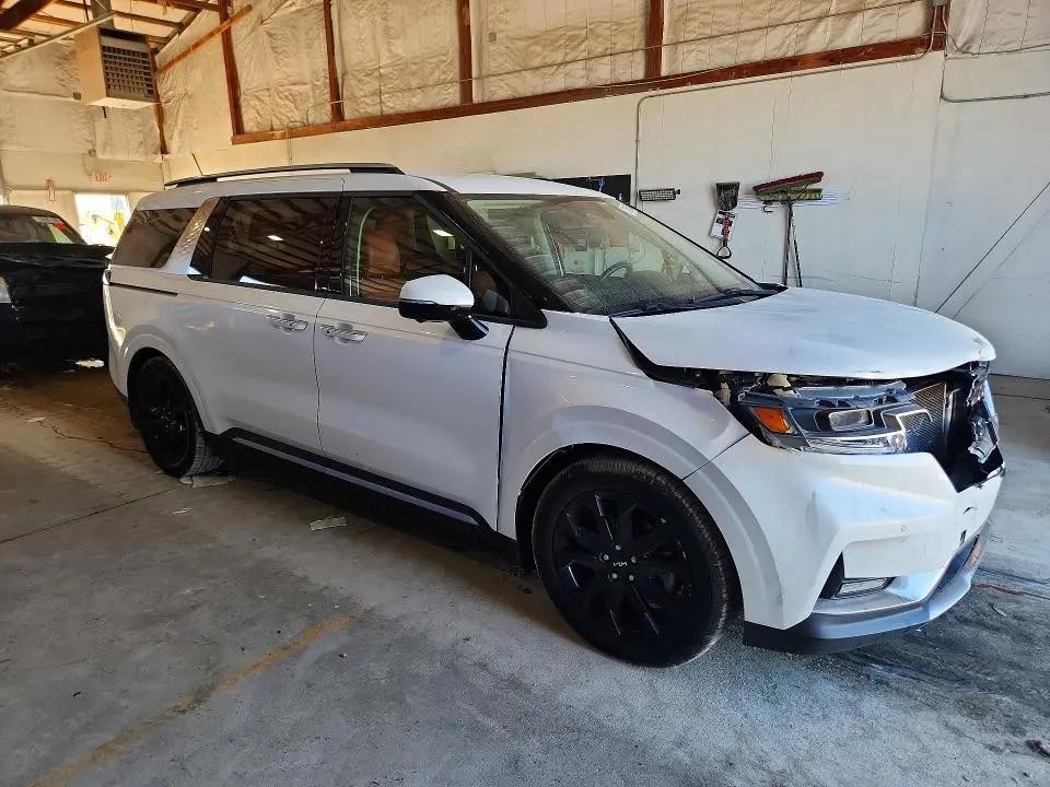 2023 KIA CARNIVAL SX  