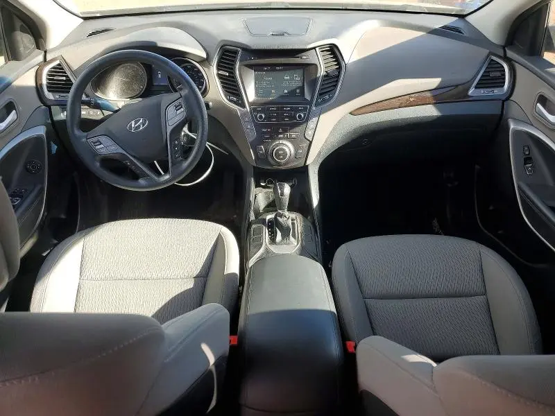 2018 HYUNDAI SANTA FE SE  
