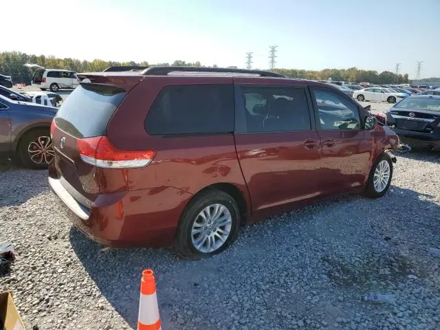 2013 TOYOTA SIENNA XLE  
