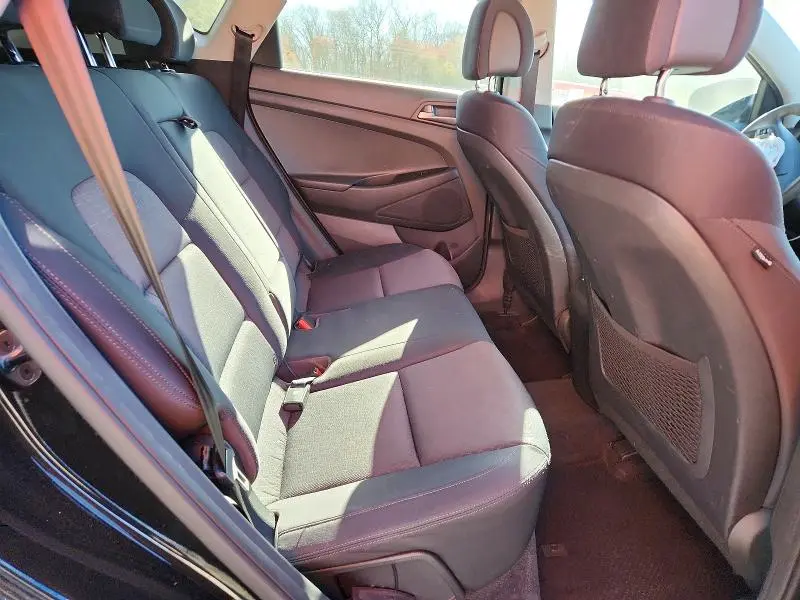 2018 HYUNDAI TUCSON SE  