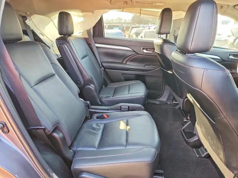 2019 TOYOTA HIGHLANDER XLE  