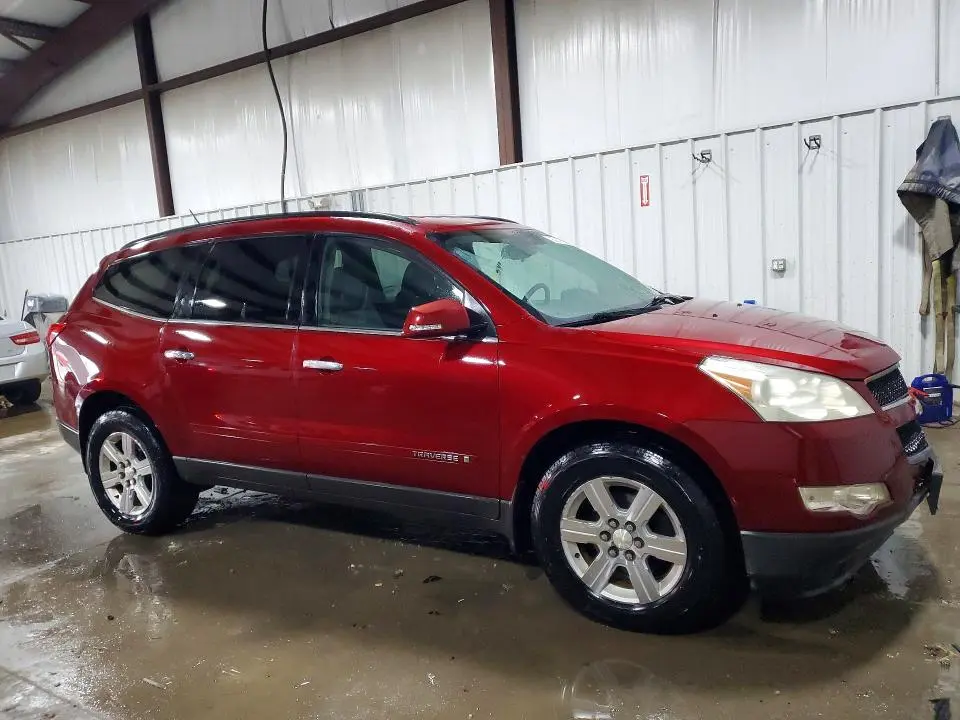 2010 CHEVROLET TRAVERSE LT  